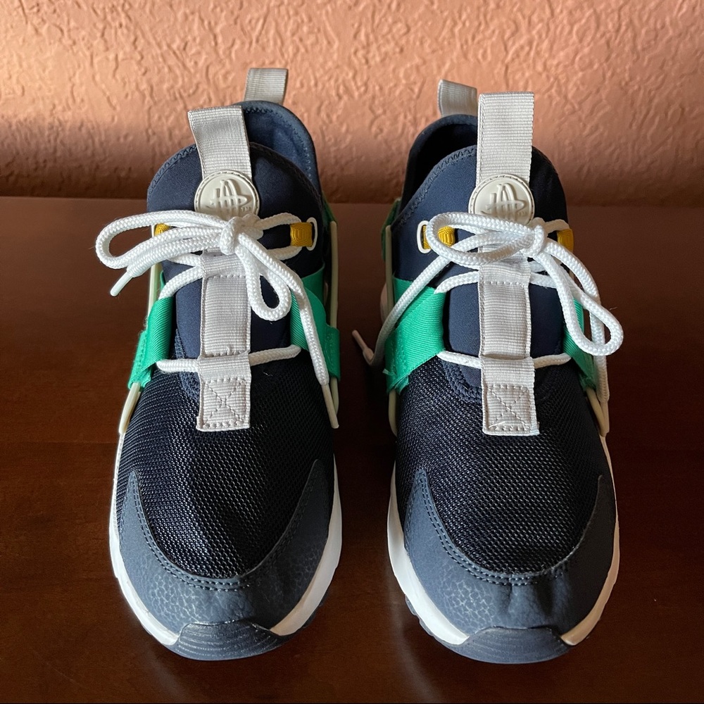 Nike Air Blue and Turquoise Sneakers - Picture 3 of 12